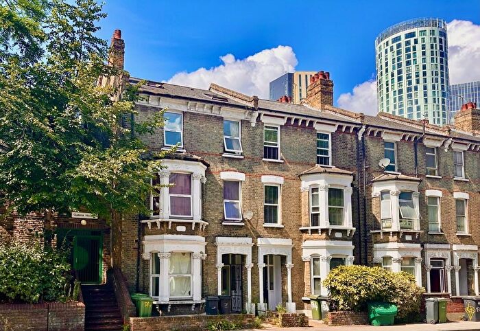 2 Bedroom Flat To Rent In South Lambeth Road, SW8