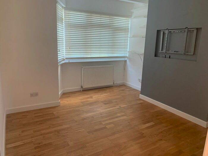 2 Bedroom Flat To Rent In Deer Park Gardens, Mitcham, CR4