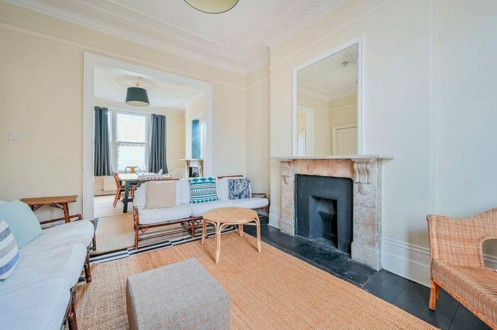 4 Bedroom Flat To Rent In Leysfield Road, Shepherd's Bush, London, W12