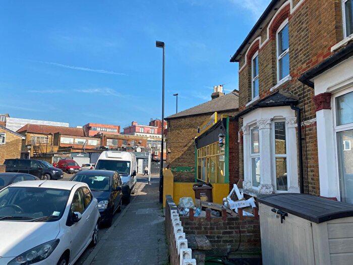 4 Bedroom Terraced House To Rent In Inwood Road, Hounslow, TW3