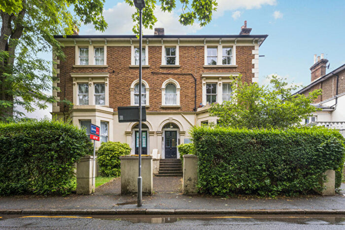 1 Bedroom Apartment To Rent In Lydia Court, - Grove Crescent, Kingston, KT1