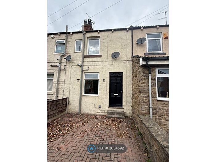 2 Bedroom Terraced House To Rent In Aberford Road, Wakefield, WF3