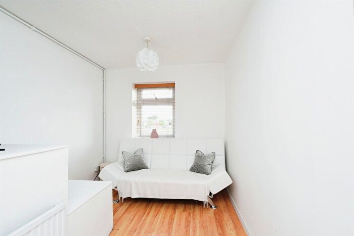 3 Bedroom Terraced House For Sale In Buckhurst Crescent, Swindon, SN3
