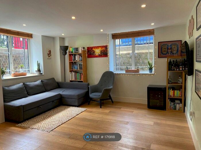 2 Bedroom Flat To Rent In Clerkenwell Court, London, N1