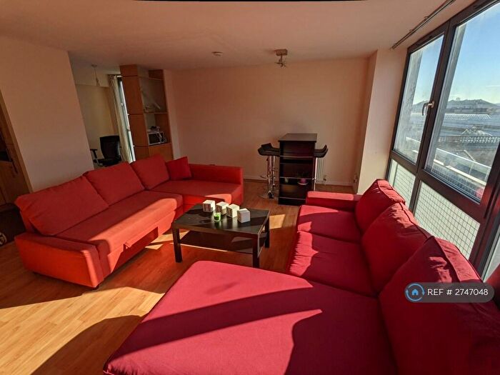 2 Bedroom Flat To Rent In Holm Street, Glasgow, G2