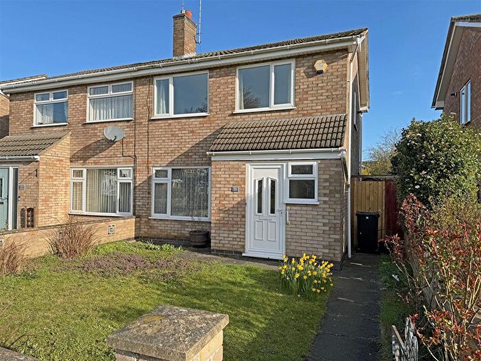 3 Bedroom Semi-Detached House For Sale In Melrose Close, Stamford, PE9