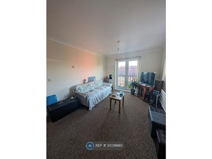 2 Bedroom Flat To Rent In De Havilland Square, Ilford, IG1