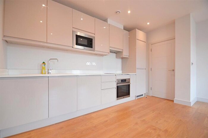 2 Bedroom Apartment To Rent In Benhill Avenue, Sutton, SM1