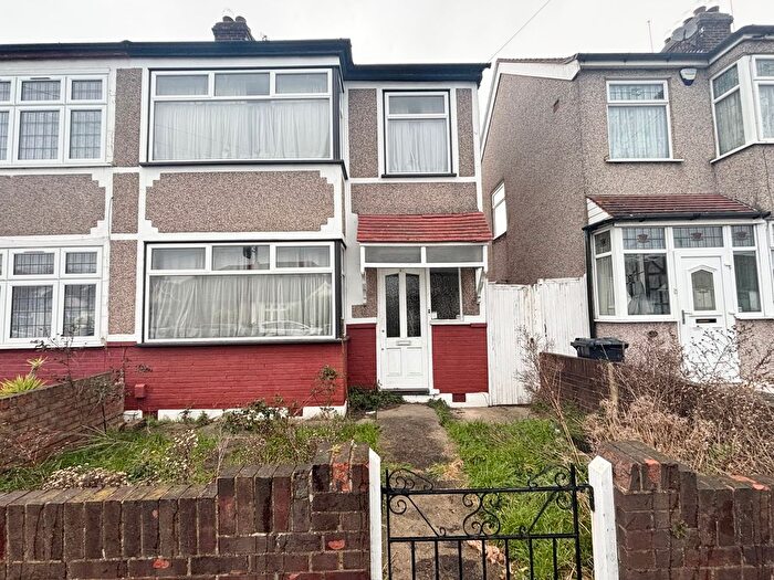 3 Bedroom End Terrace House For Sale In Somerville Road, Romford, RM6