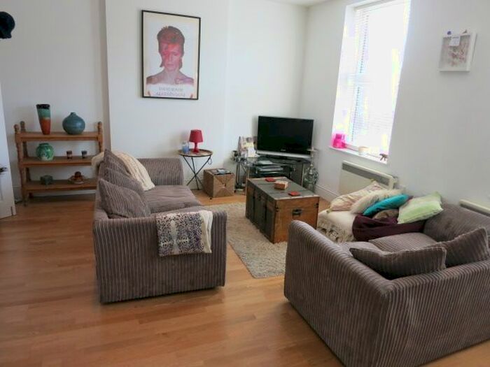 3 Bedroom Flat To Rent In Holloway Road, London, N7