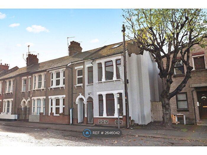 Studio To Rent In Dock Road, Tilbury, RM18