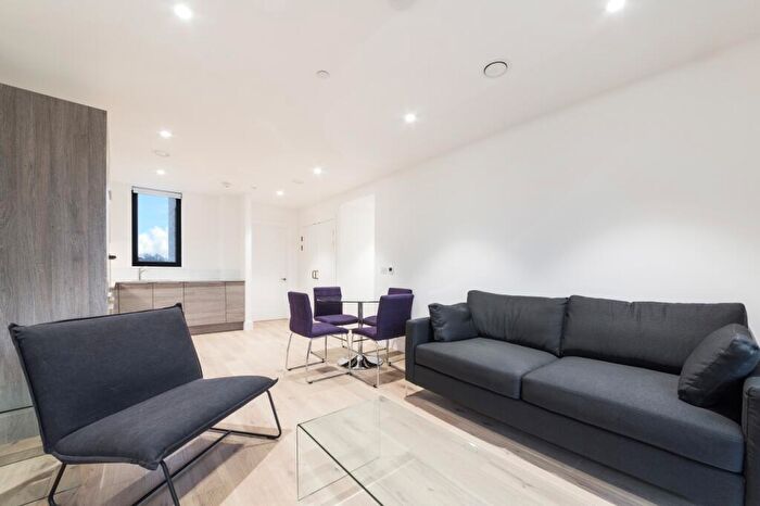 2 Bedroom Flat To Rent In Kingsland High Street, Dalston, London, E8