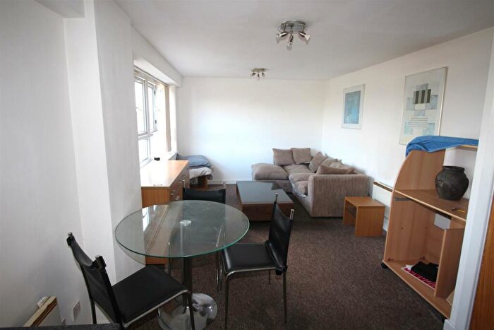 1 Bedroom Flat To Rent In Manchester, M7