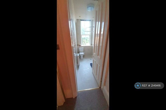 3 Bedroom Flat To Rent In Brisbane Street, Greenock, PA16