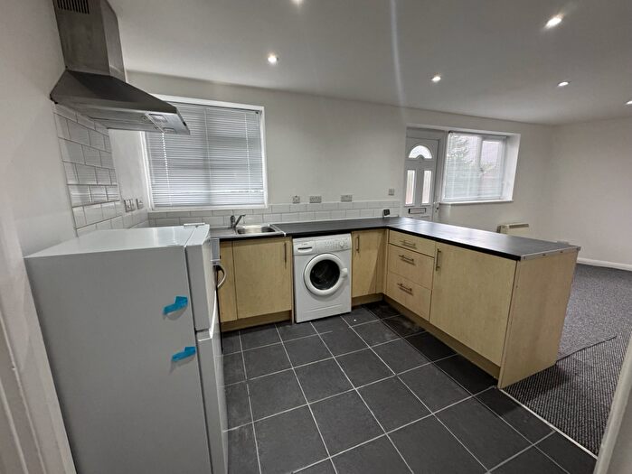 2 Bedroom Flat To Rent In Vanners Parade, West Byfleet, KT14