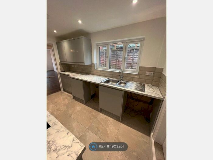 3 Bedroom Terraced House To Rent In Queen Street, Irthlingborough, Wellingborough, NN9