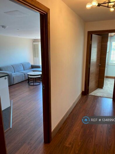 1 Bedroom Flat To Rent In Abridge Road, Chigwell, IG7