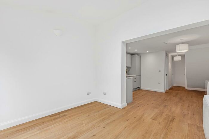 1 Bedroom Apartment To Rent In Harefields, Cutteslowe, OX2