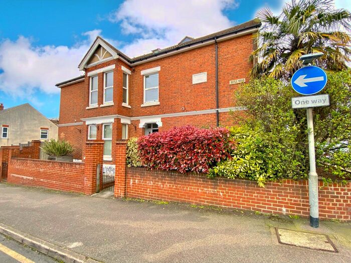 1 Bedroom Flat To Rent In Hayle Road, Maidstone, ME15