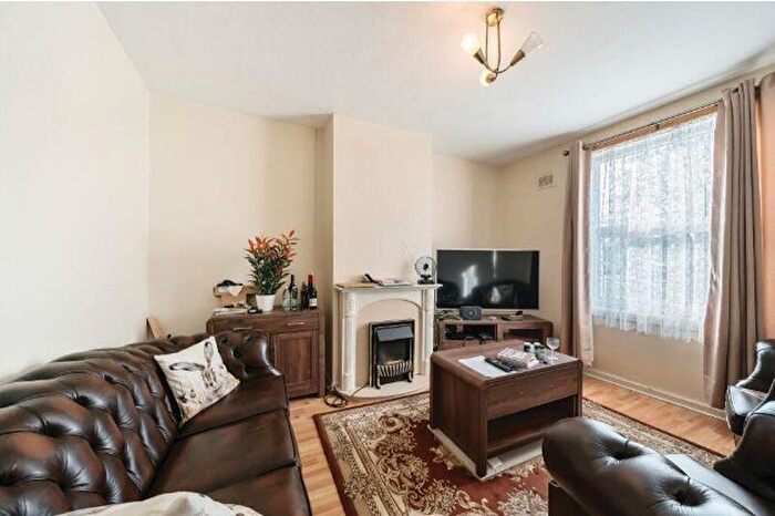 3 Bedroom Terraced House For Sale In The Roundway, Tottenham, N17