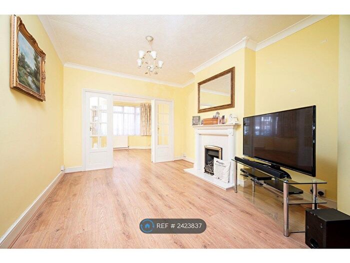 3 Bedroom Semi-Detached House To Rent In Eastlea Avenue, Watford, WD25