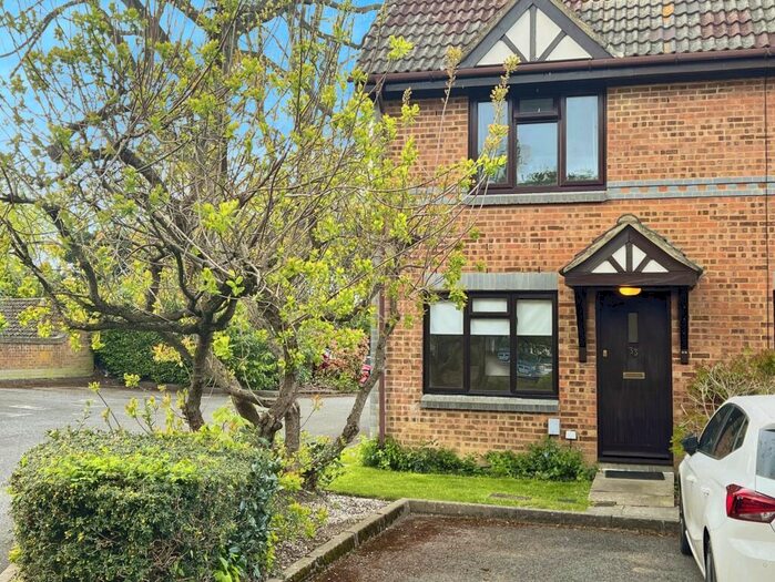 1 Bedroom Flat To Rent In Woking, GU22