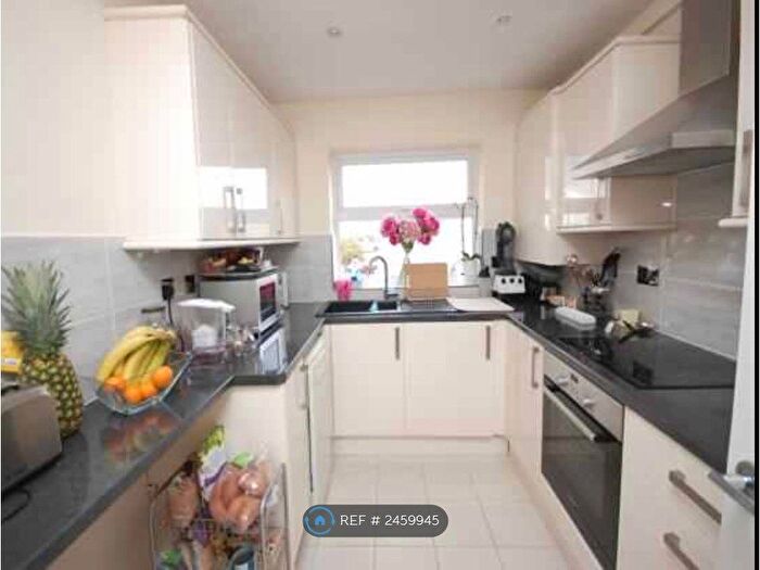 2 Bedroom Flat To Rent In Shenfield, Shenfield, CM15