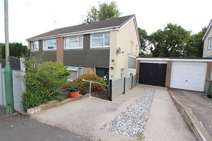 3 Bedroom Semi-detached House For Sale In Rhiw Farm Crescent, Crumlin, NP11