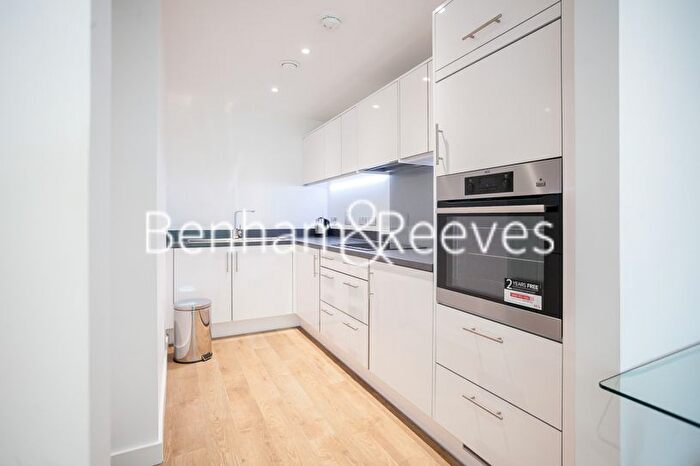 1 Bedroom Flat To Rent In Highland Street, Stratford, E15