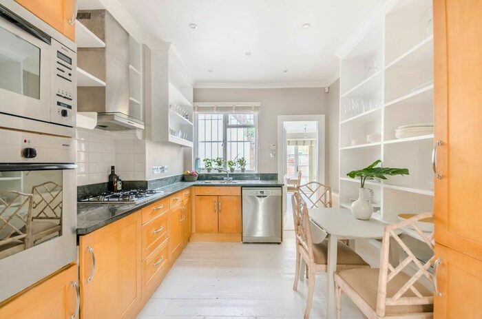 2 Bedroom Flat To Rent In Old Brompton Road, South Kensington, London, SW7