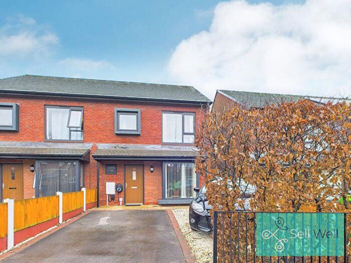 3 Bedroom Semi Detached House For Sale In Wallbrook Crescent, Little Hullton, Manchester, M38