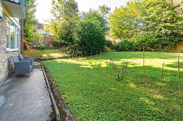 2 Bedroom Maisonette For Sale In Homestall Road, Honor Oak Park, London, SE22