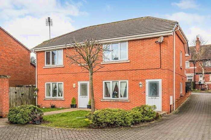 2 Bedroom Flat To Rent In Highfield Road, Dudley, West Midlands, DY2