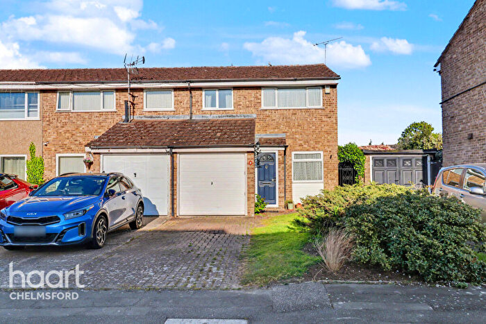3 Bedroom End Of Terrace House For Sale In Begonia Close, Chelmsford, CM1