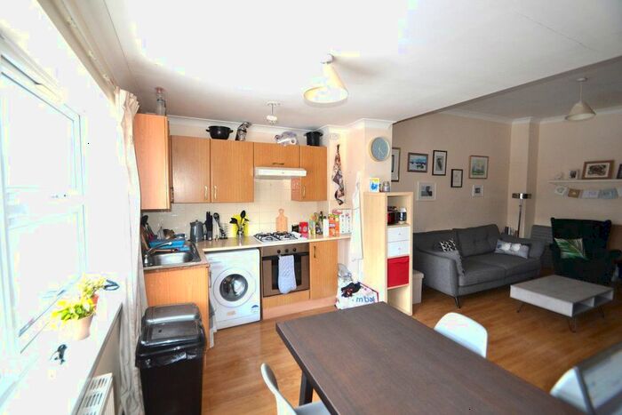 2 Bedroom Maisonette To Rent In Seven Sisters Road, London, N7
