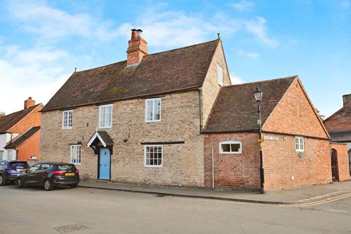 4 Bedroom Detached House For Sale In High Street, Harbury, Leamington Spa, CV33