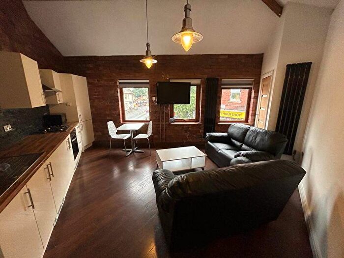 2 Bedroom Flat To Rent In Cross Chapel Street, Leeds, LS6