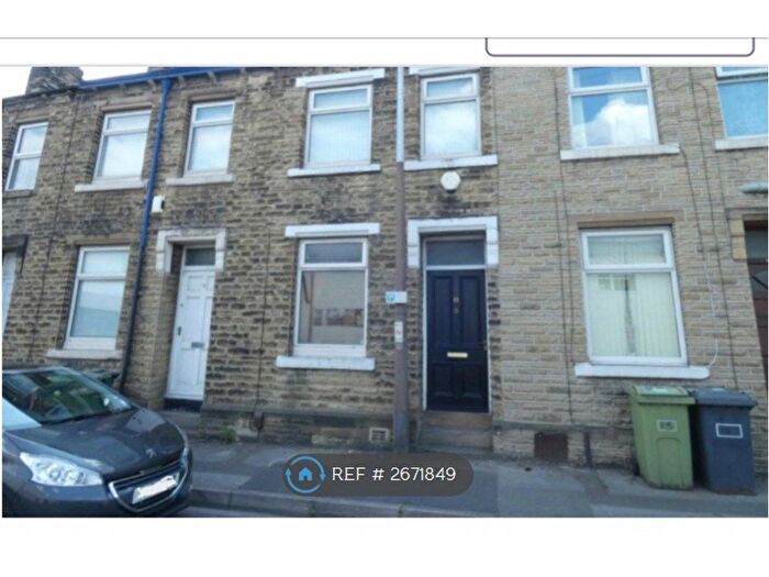 2 Bedroom Terraced House To Rent In Canal Street, Huddersfield, HD1