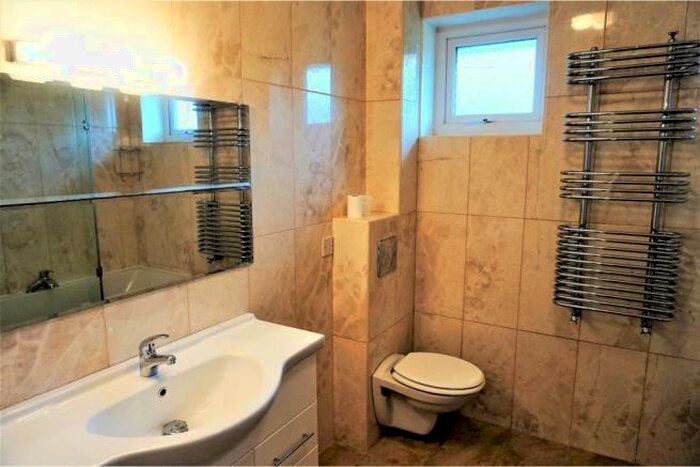 3 Bedroom Terraced House To Rent In Aston Way, Handforth, SK9