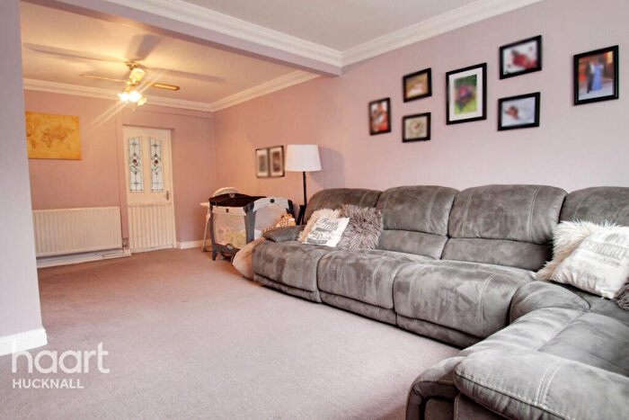 3 Bedroom Semi-Detached House For Sale In Broxtowe Drive, Nottingham, NG15