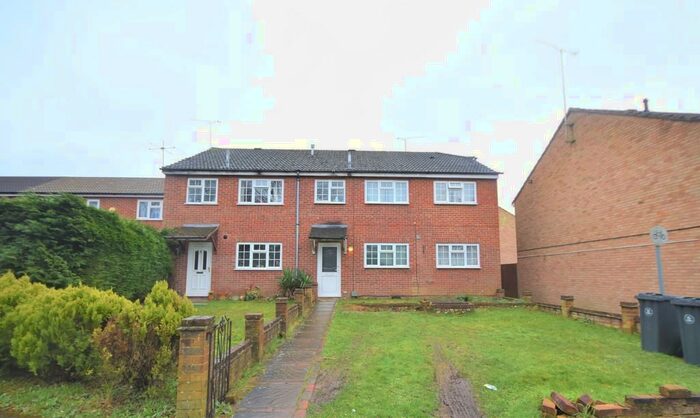 2 Bedroom Ground Flat To Rent In Buckingham Way, GU16