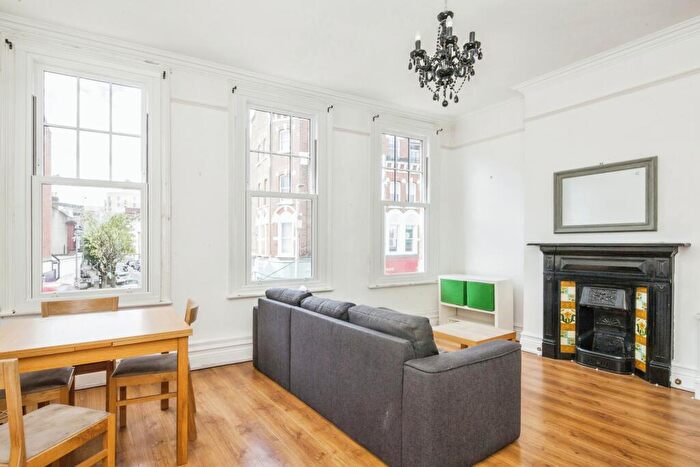 2 Bedroom Flat To Rent In St. John's Road, London, SW11