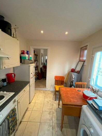 1 Bedroom Flat To Rent In Wykeham Road, Reading, RG6