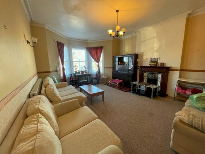 2 Bedroom Maisonette To Rent In Westmoreland Road, Redland, Bristol, BS6