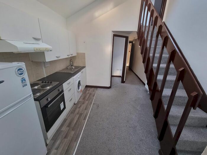 2 Bedroom Flat To Rent In St. Mary's Road, South Norwood, London, SE25
