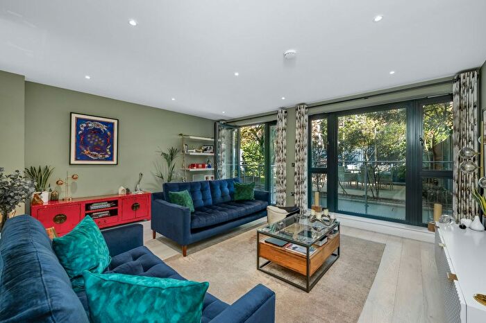 3 Bedroom Flat For Sale In Indigo Square, Surbiton, KT6