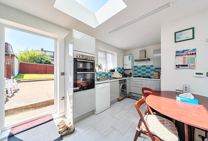 5 Bedroom Semi-Detached House For Sale In Rose Glen, London, NW9