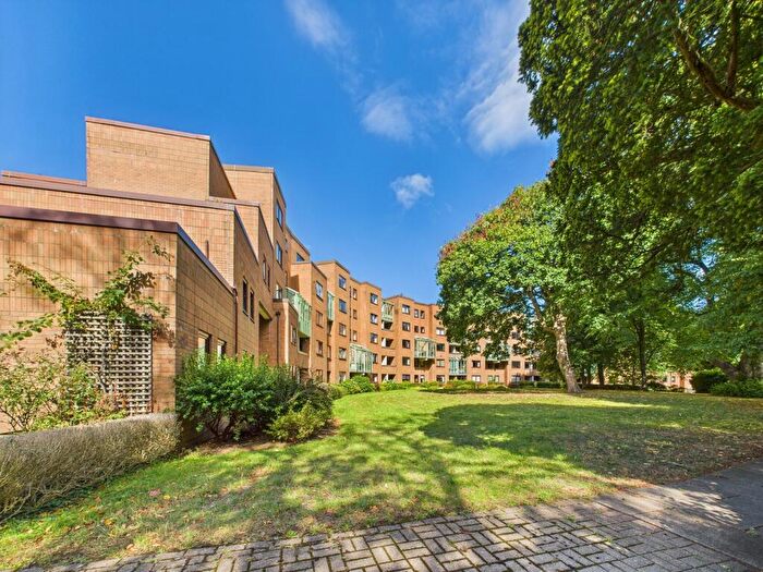 3 Bedroom Flat To Rent In Stembridge House, The Crescent, Llandaff, Cardiff., CF5