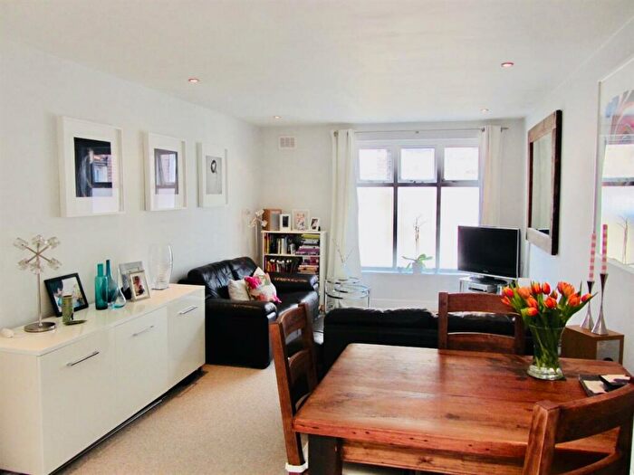 2 Bedroom Flat To Rent In Lavers Road, Stoke Newington, N16
