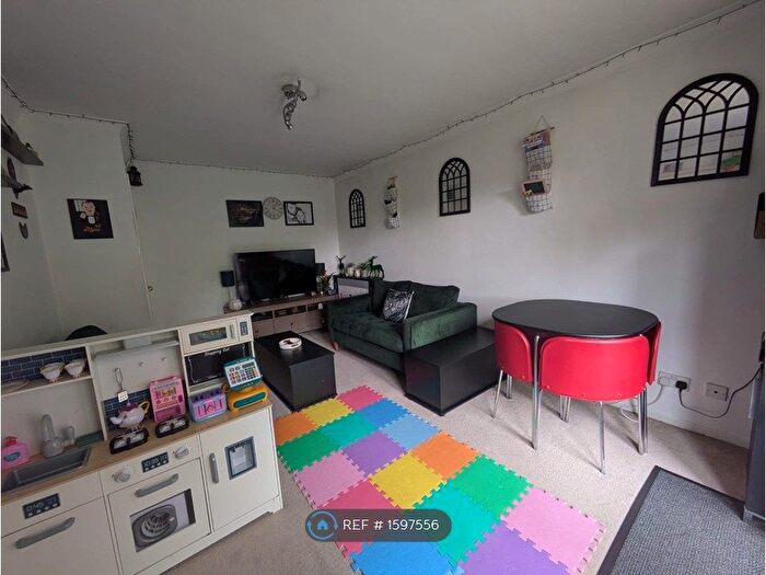 2 Bedroom Flat To Rent In Crawford Place, Newbury, RG14